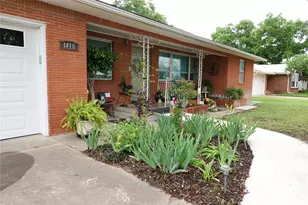 1410 Reynolds St, Goldthwaite, TX 76844 - Photo 3