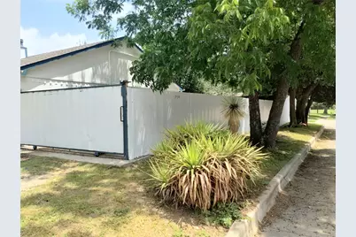 704 Manhattan Drive, Dallas, TX 75217 - Photo 3