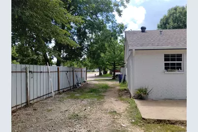 704 Manhattan Drive, Dallas, TX 75217 - Photo 23