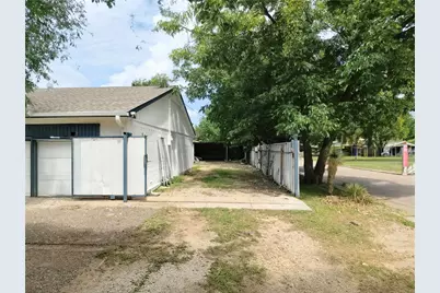 704 Manhattan Drive, Dallas, TX 75217 - Photo 17