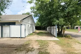 704 Manhattan Dr, Dallas, TX 75217 - Photo 17