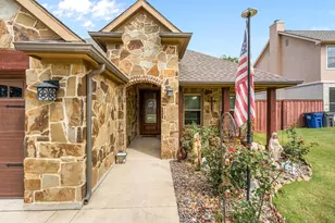 606 Hillside Cir, Little Elm, TX 75068 - Photo 3