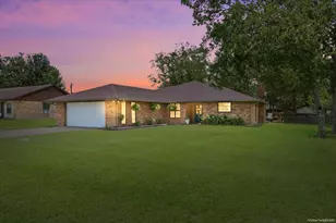 118 Rocky Creek Ave, Groesbeck, TX 76642 - Photo 1