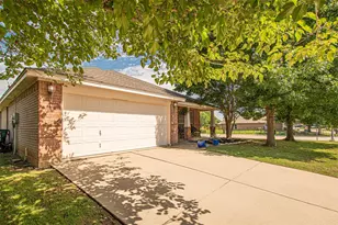 600 Fossil Wood Dr, Saginaw, TX 76179 - Photo 7
