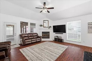 8106 Summerleaf Dr, Arlington, TX 76001 - Photo 7