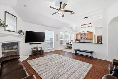 8106 Summerleaf Drive, Arlington, TX 76001 - Photo 5