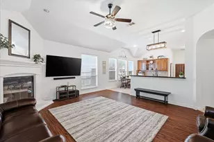 8106 Summerleaf Dr, Arlington, TX 76001 - Photo 5