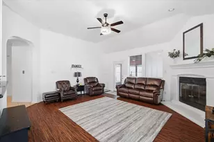 8106 Summerleaf Dr, Arlington, TX 76001 - Photo 7