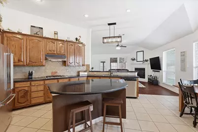 8106 Summerleaf Drive, Arlington, TX 76001 - Photo 9