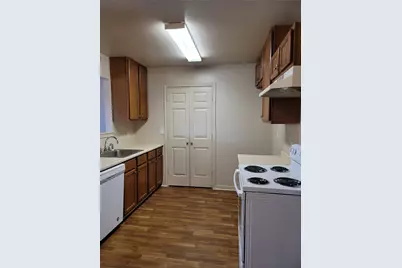219-221 E Craven Avenue, Lacy Lakeview, TX 76705 - Photo 9