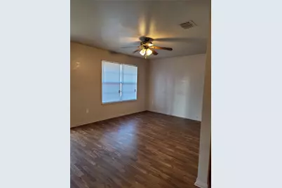 219-221 E Craven Avenue, Lacy Lakeview, TX 76705 - Photo 11