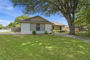1701 Tobie Layne St, Benbrook, TX 76126 - Photo 5