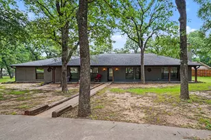 1908 Thousand Oaks Dr, Burleson, TX 76028 - Photo 1