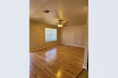 227-229 E Craven Avenue, Lacy Lakeview, TX 76705 - Photo 11