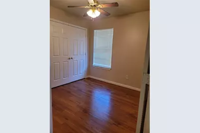 231-233 E Craven Avenue, Lacy Lakeview, TX 76705 - Photo 3