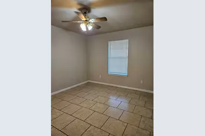 231-233 E Craven Avenue, Lacy Lakeview, TX 76705 - Photo 13