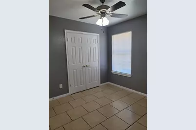 235-237 E Craven Avenue, Lacy Lakeview, TX 76705 - Photo 9