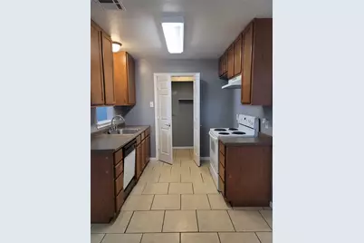 235-237 E Craven Avenue, Lacy Lakeview, TX 76705 - Photo 7