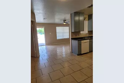 239-241 E Craven Avenue, Lacy Lakeview, TX 76705 - Photo 15