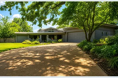 705 10th Street NW, Mineral Wells, TX 76067 - Photo 1