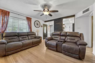 724 Oak Park Dr, Azle, TX 76020 - Photo 5