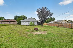 724 Oak Park Dr, Azle, TX 76020 - Photo 15