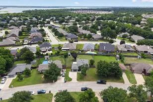 724 Oak Park Dr, Azle, TX 76020 - Photo 35