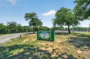 724 Oak Park Dr, Azle, TX 76020 - Photo 17