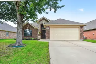 1347 Lake Forest Dr, Grand Prairie, TX 75052 - Photo 1