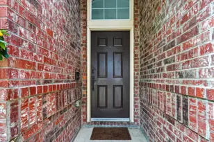1347 Lake Forest Dr, Grand Prairie, TX 75052 - Photo 25