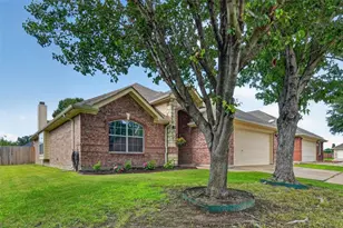 1347 Lake Forest Dr, Grand Prairie, TX 75052 - Photo 27