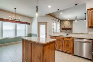 316 Madison St, Burleson, TX 76028 - Photo 15