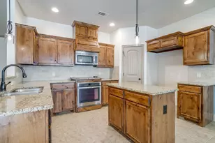 316 Madison St, Burleson, TX 76028 - Photo 13