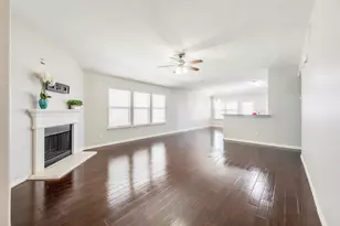 4521 Lakeside Hollow St, Fort Worth, TX 76262 - Photo 5