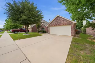 4521 Lakeside Hollow St, Fort Worth, TX 76262 - Photo 7