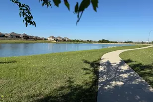 4521 Lakeside Hollow St, Fort Worth, TX 76262 - Photo 37