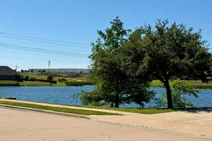 4521 Lakeside Hollow St, Fort Worth, TX 76262 - Photo 3