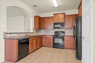 6532 Crystal Ct, Waco, TX 76712 - Photo 9