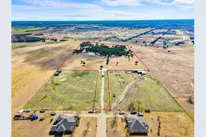710 E Reindeer Road, Lancaster, TX 75146 - Photo 1