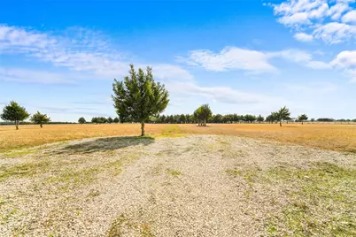 710 E Reindeer Road, Lancaster, TX 75146 - Photo 3