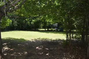 3915 Wellington St, Greenville, TX 75401 - Photo 9