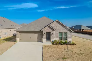 2902 Trusting Wy, Aubrey, TX 76227 - Photo 3