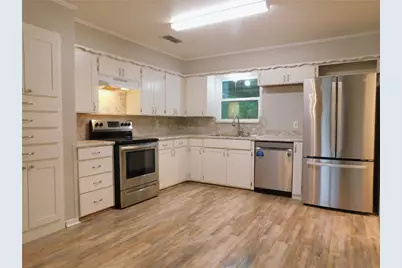 325 W Jones Street, Krum, TX 76249 - Photo 11