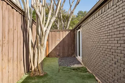 9522 Robin Meadow Drive, Dallas, TX 75243 - Photo 37
