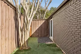 9522 Robin Meadow Dr, Dallas, TX 75243 - Photo 37