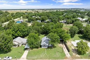 145 E Denmark St, Walnut Springs, TX 76690 - Photo 7