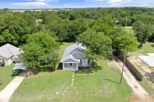 145 E Denmark St, Walnut Springs, TX 76690 - Photo 33
