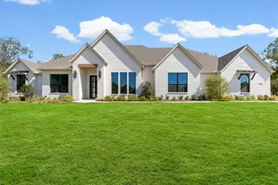 1130 E Landings N, Granbury, TX 76049 - Photo 1