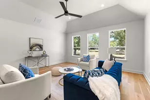 1130 E Landings N, Granbury, TX 76049 - Photo 19