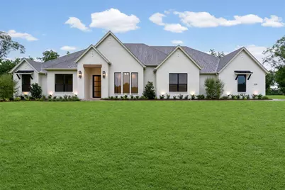 1130 E Landings N, Granbury, TX 76049 - Photo 1